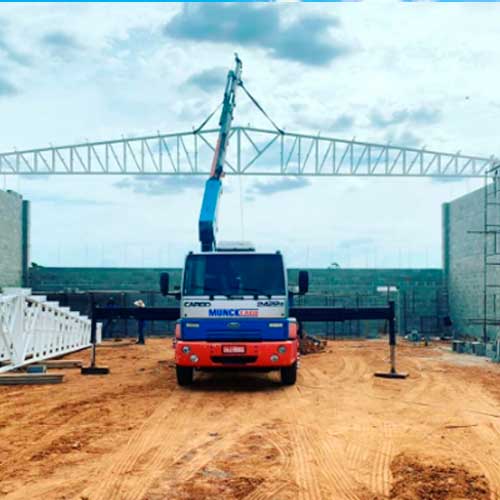 caminhão munck içamento de treliça para telhados
